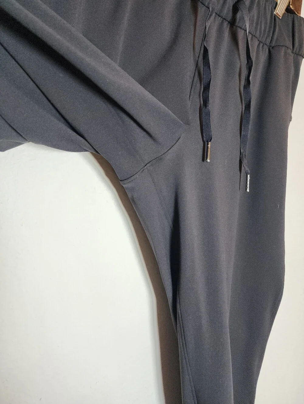 Lululemon On The Fly Black Pants Pull On Drawstring Women's Size 8